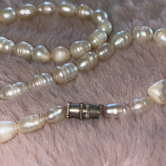 2 strands of faux pearls - Picture 3 of 7